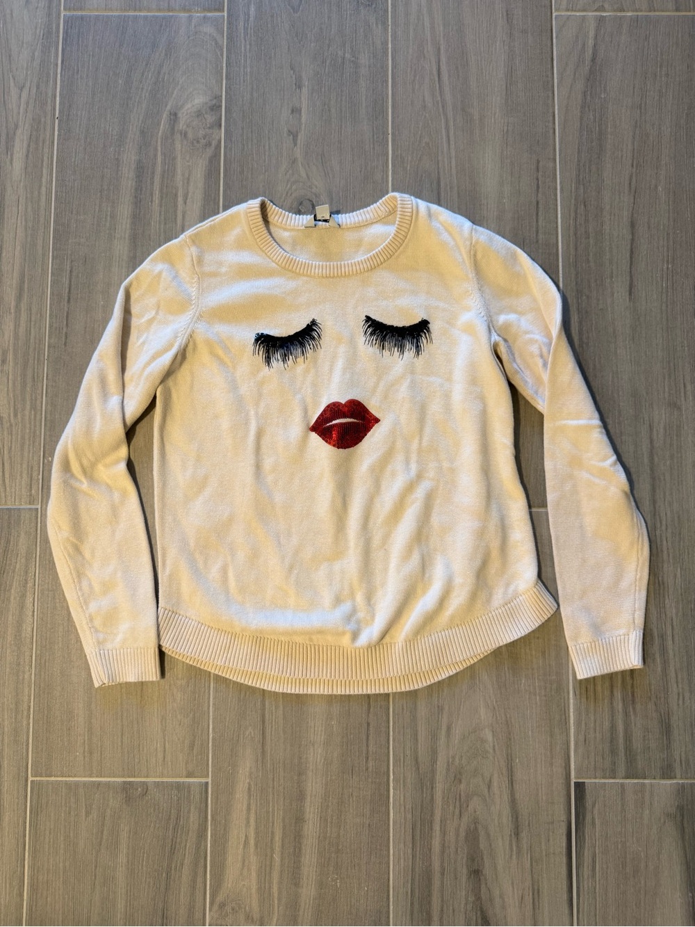 GBG Los Angeles Cream Pullover with Red Lip & Black Lash Embroidery